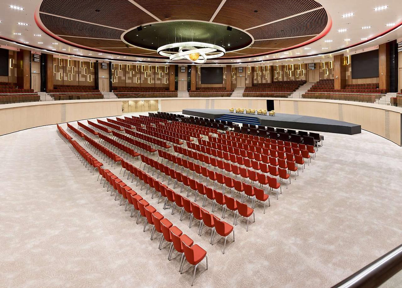 Radisson Blu Hotel & Convention Centre キガリ エクステリア 写真 The General Assembly Hall