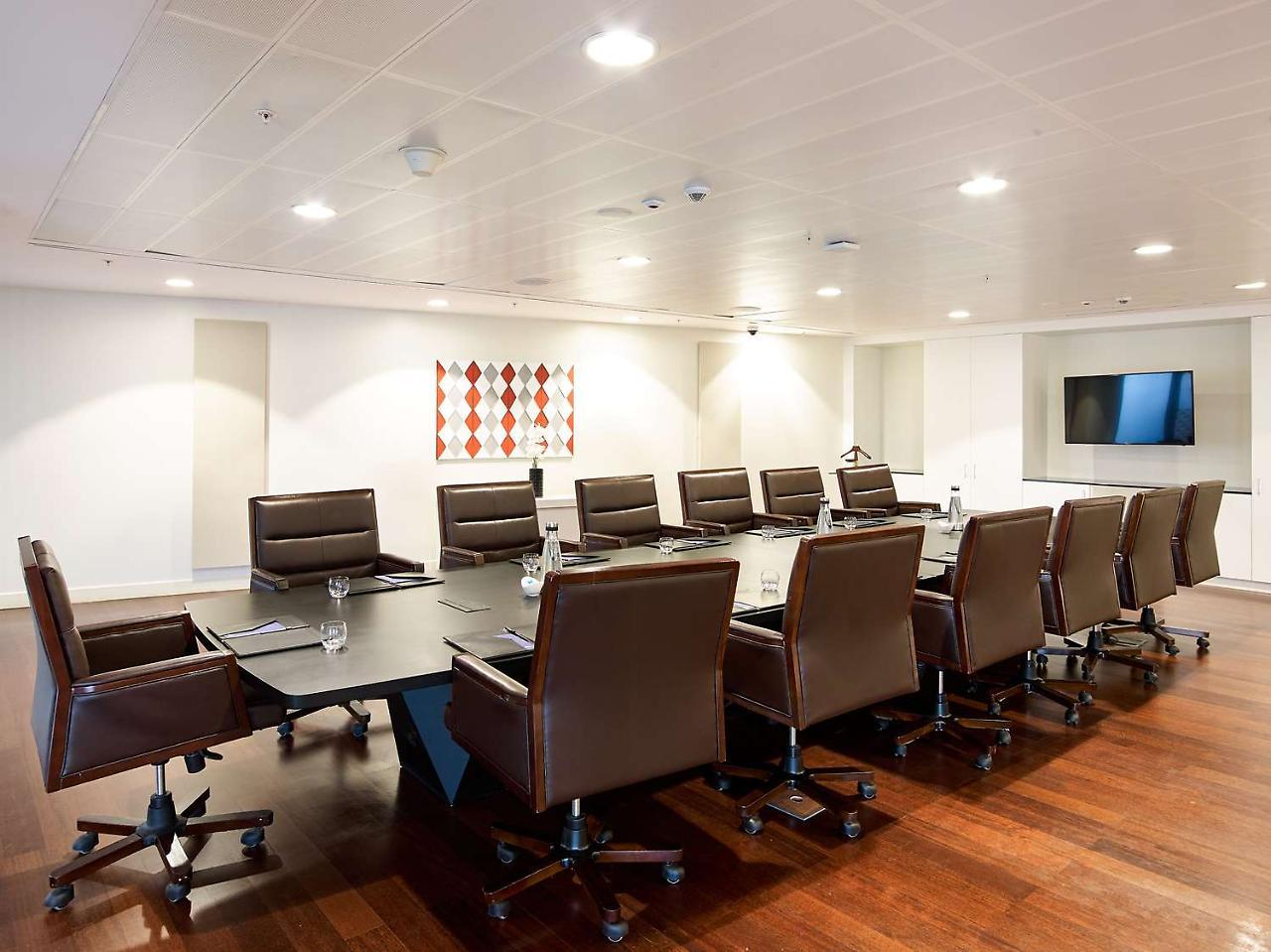 Radisson Blu Hotel & Convention Centre キガリ エクステリア 写真 Boardroom at the London office