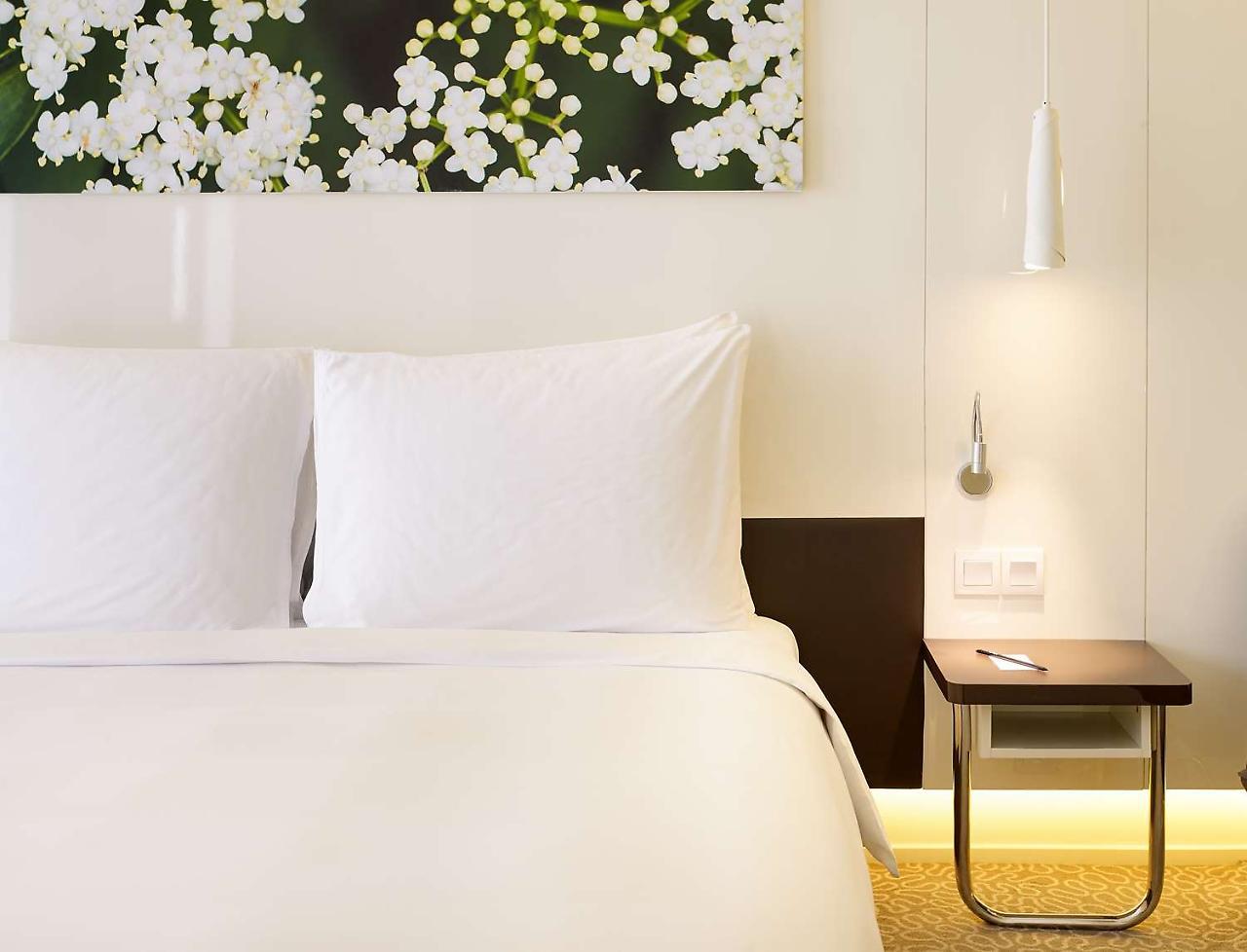 Radisson Blu Hotel & Convention Centre キガリ エクステリア 写真 A room at the hotel