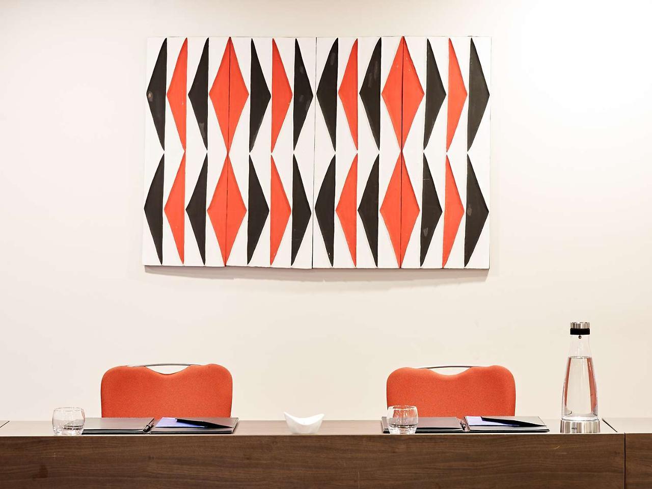 Radisson Blu Hotel & Convention Centre キガリ エクステリア 写真 The interior of the office of the Prime Minister of the United Kingdom