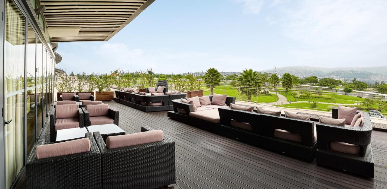 Radisson Blu Hotel & Convention Centre キガリ エクステリア 写真 The View