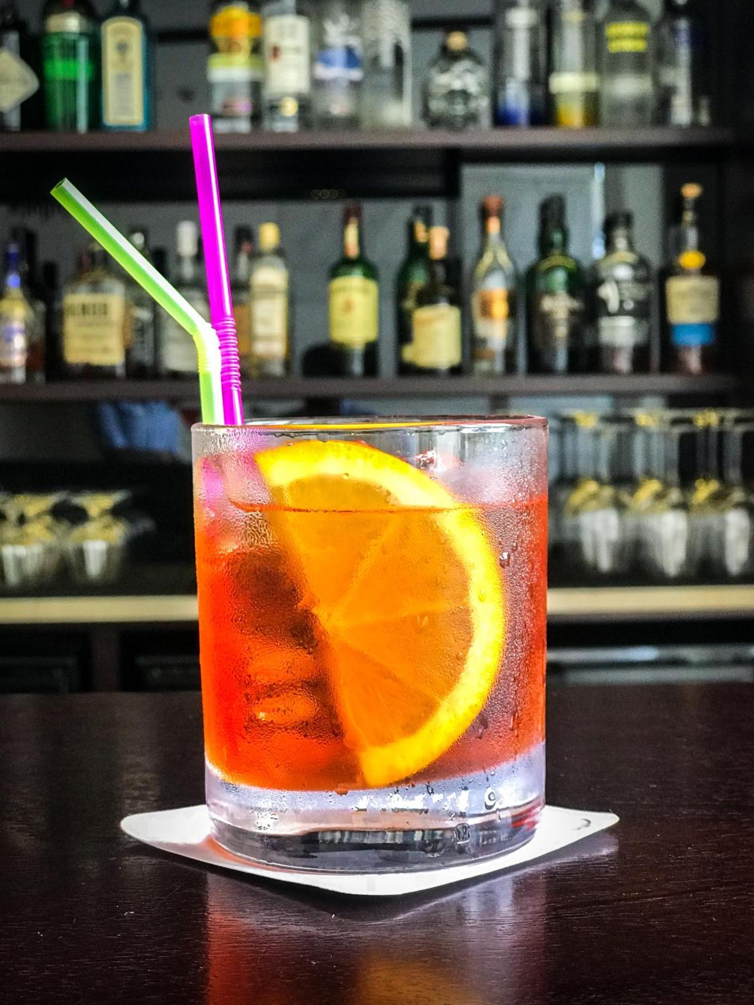 Radisson Blu Hotel & Convention Centre キガリ エクステリア 写真 A Campari Soda
