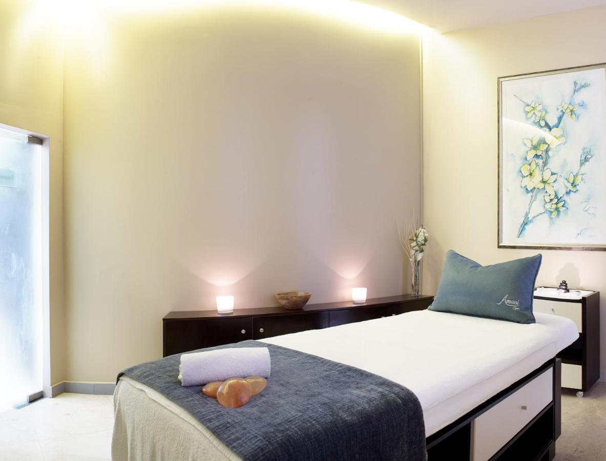 Radisson Blu Hotel & Convention Centre キガリ エクステリア 写真 A treatment room at a spa
