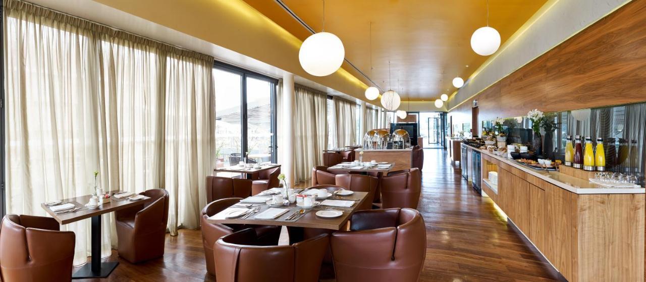 Radisson Blu Hotel & Convention Centre キガリ エクステリア 写真 Restaurant