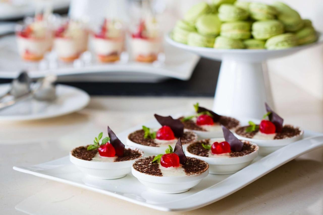 Radisson Blu Hotel & Convention Centre キガリ エクステリア 写真 A dessert