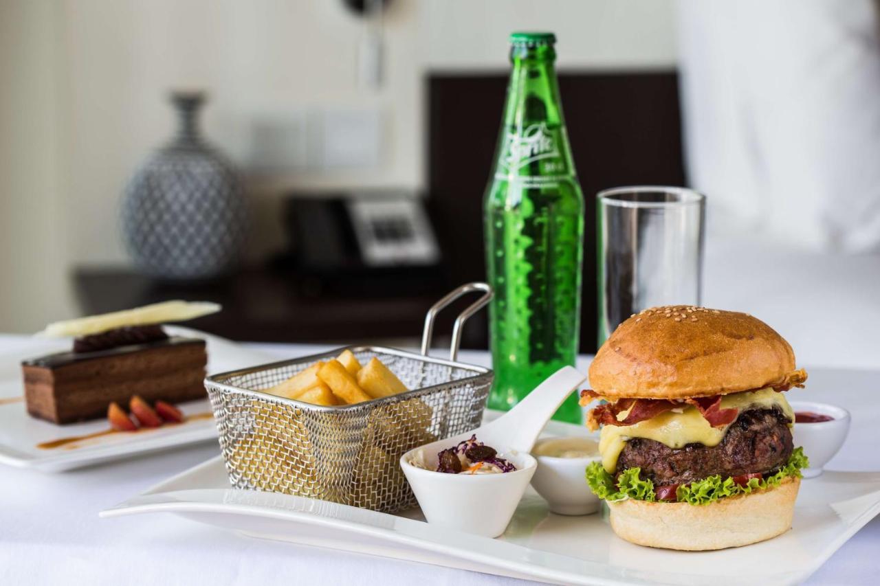 Radisson Blu Hotel & Convention Centre キガリ エクステリア 写真 A bottle of Sprite